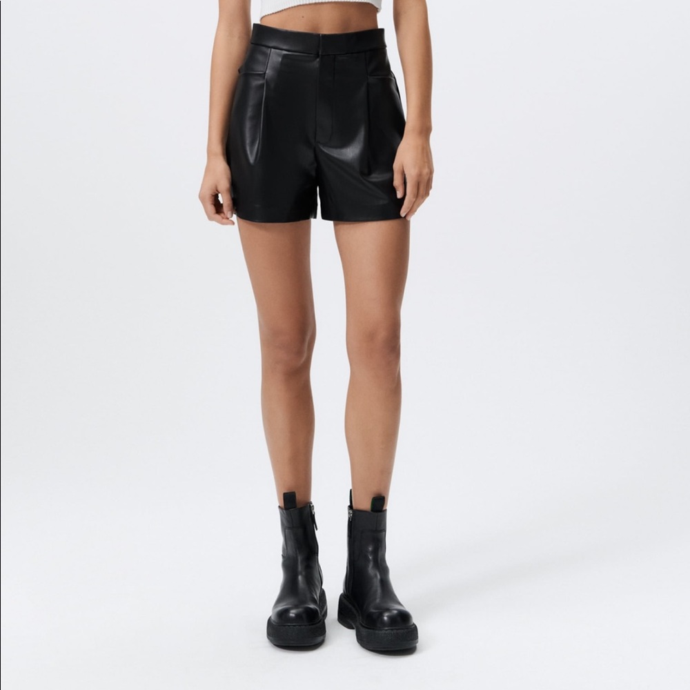 Brand new Zara leather shorts🖤